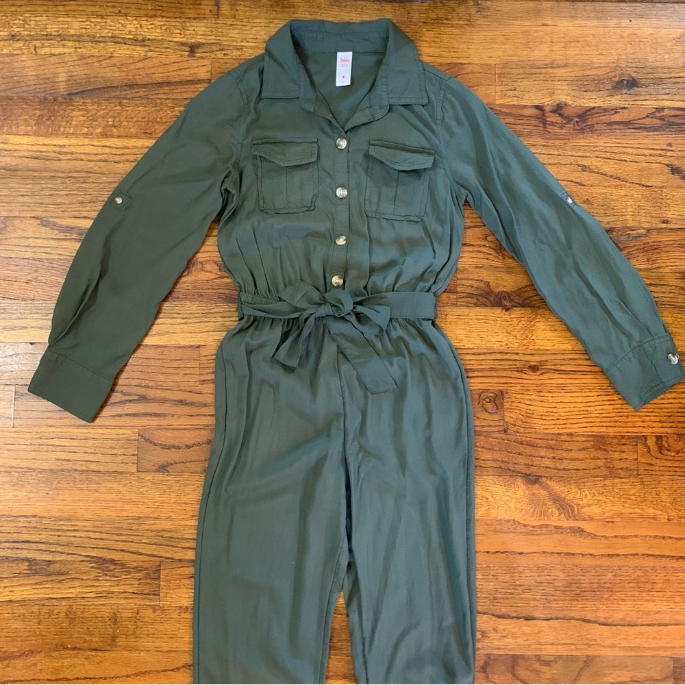 Justice Green Belted Romper Jumpsuit
Viscose Silk Material
Size 8 Medium - Picture 2 of 16